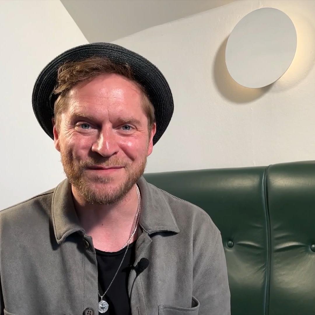 Johannes Oerding singt "Sing meinen Song" ein Ständchen