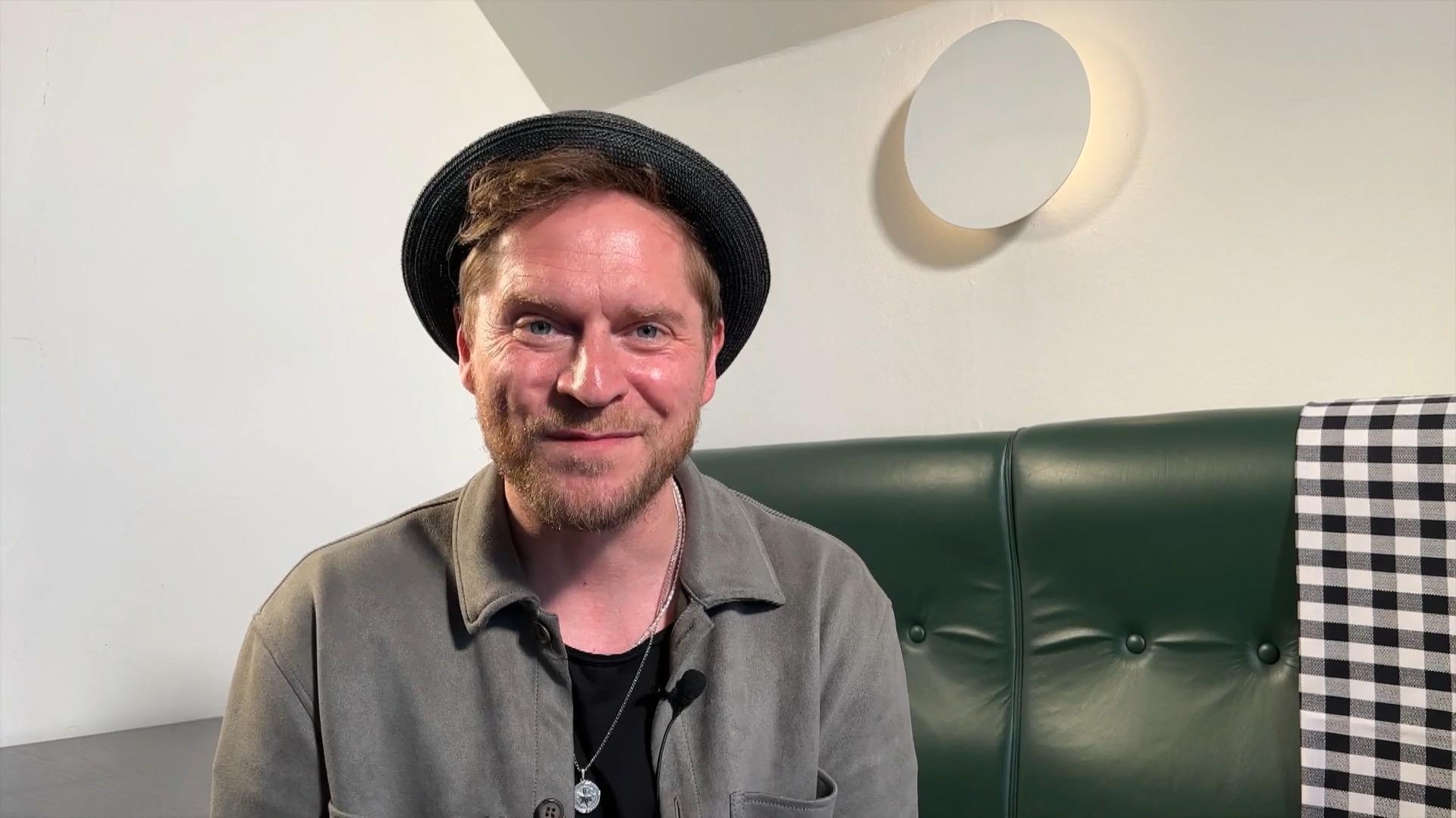 Johannes Oerding singt "Sing meinen Song" ein Ständchen
