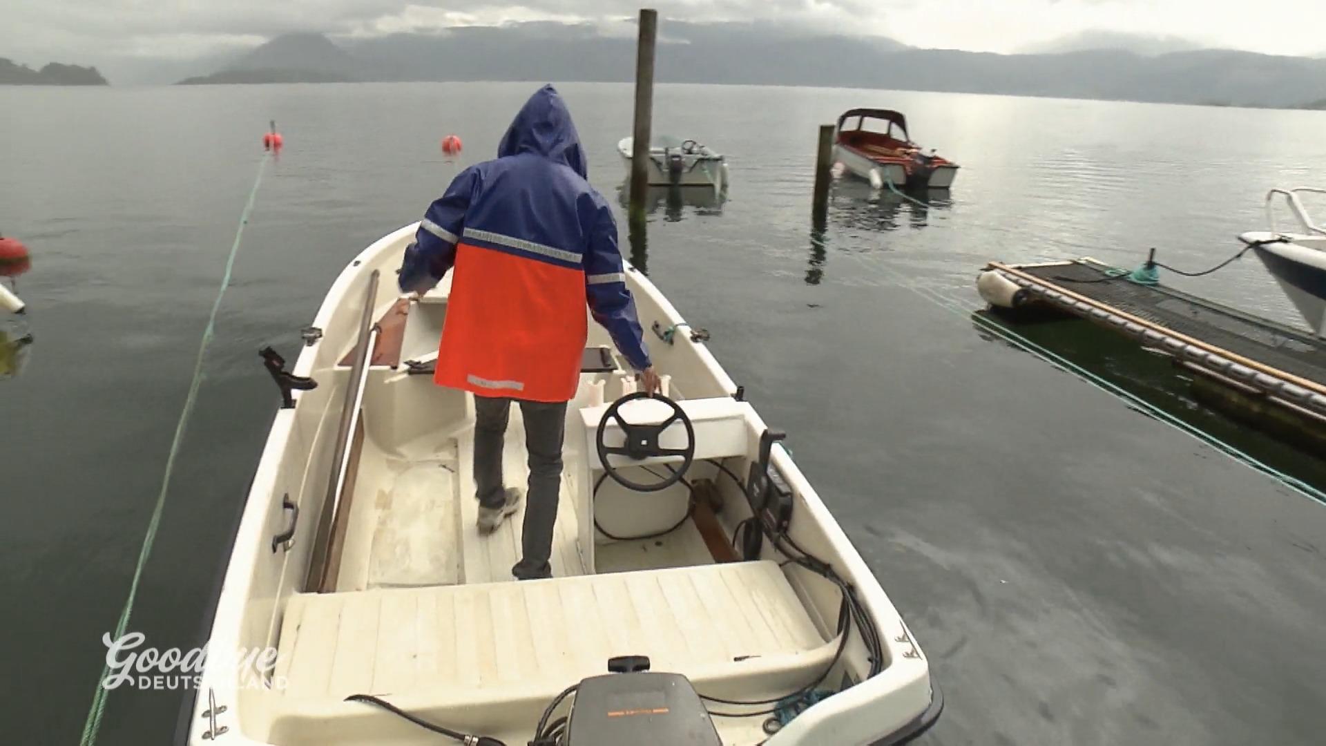 Philipp versucht sein Glück in der Bootsschule