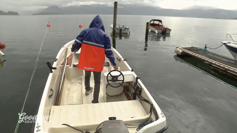 Philipp versucht sein Glück in der Bootsschule