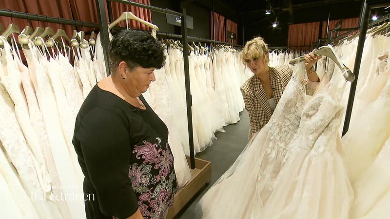 Braut Claudia sieht sich nun doch in einem Kleid!
