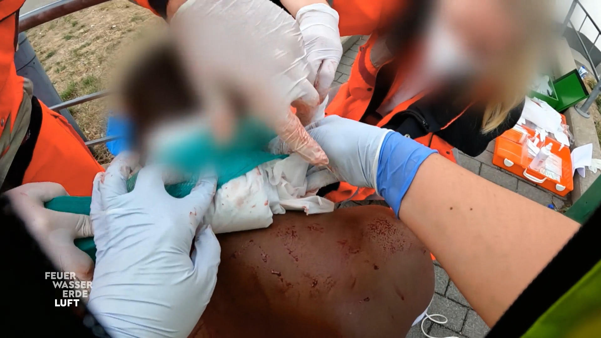 "Messerstich am Hals" - lebensbedrohliche Situation