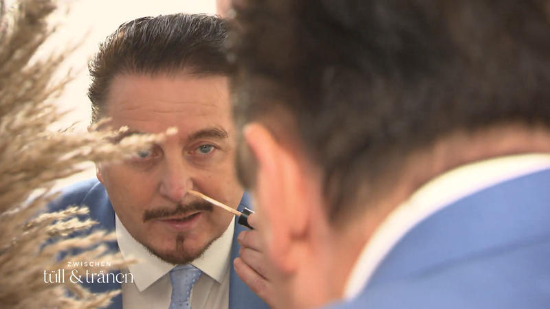 Uwe muss seinen Kratzer abdecken