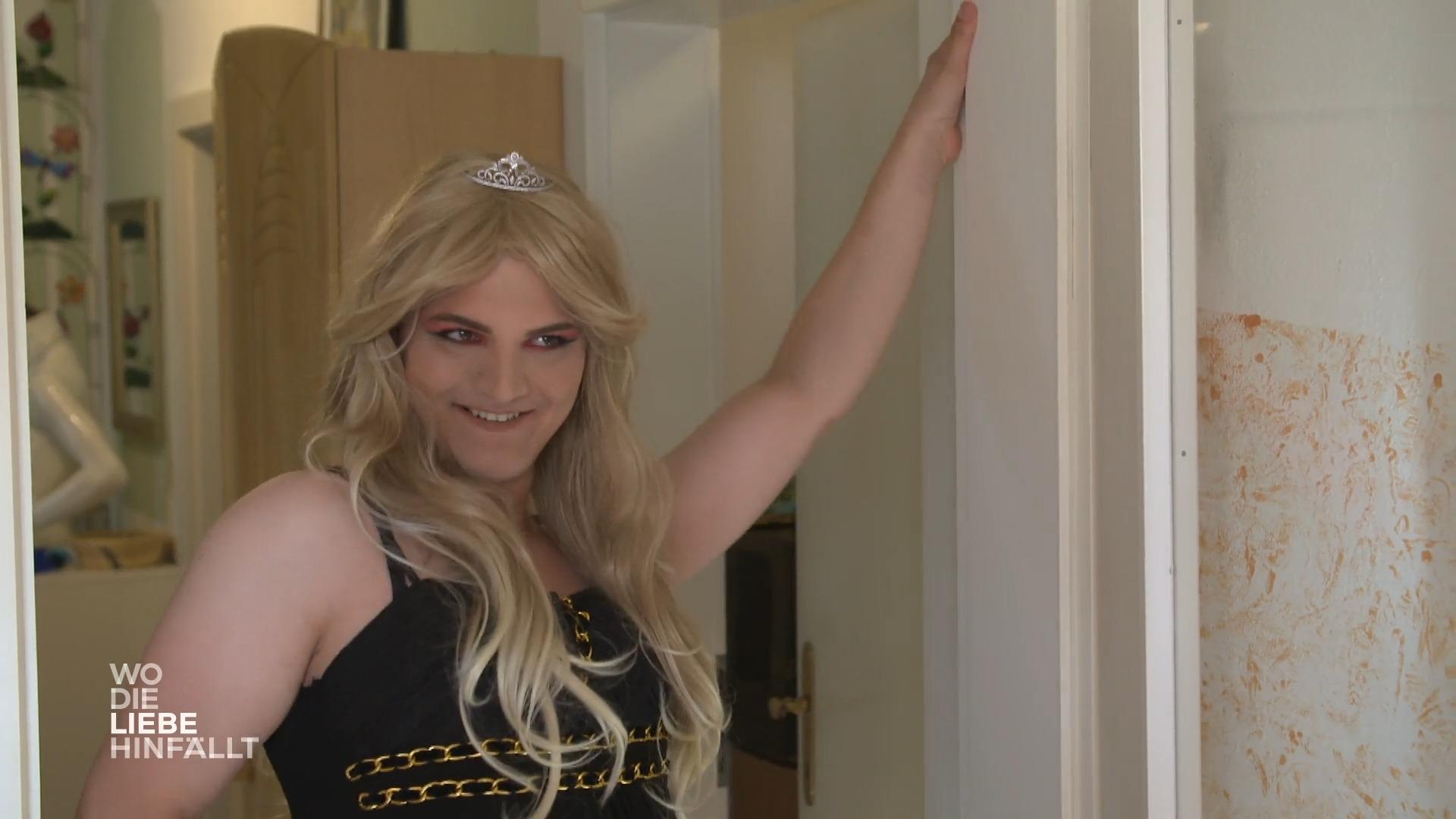 Michèl gibt sein Debüt als Drag Queen