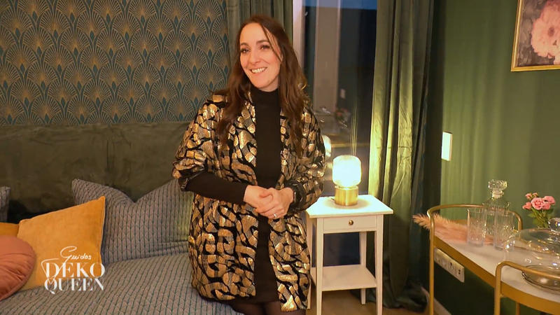 Christina präsentiert ihren Traum in Grün