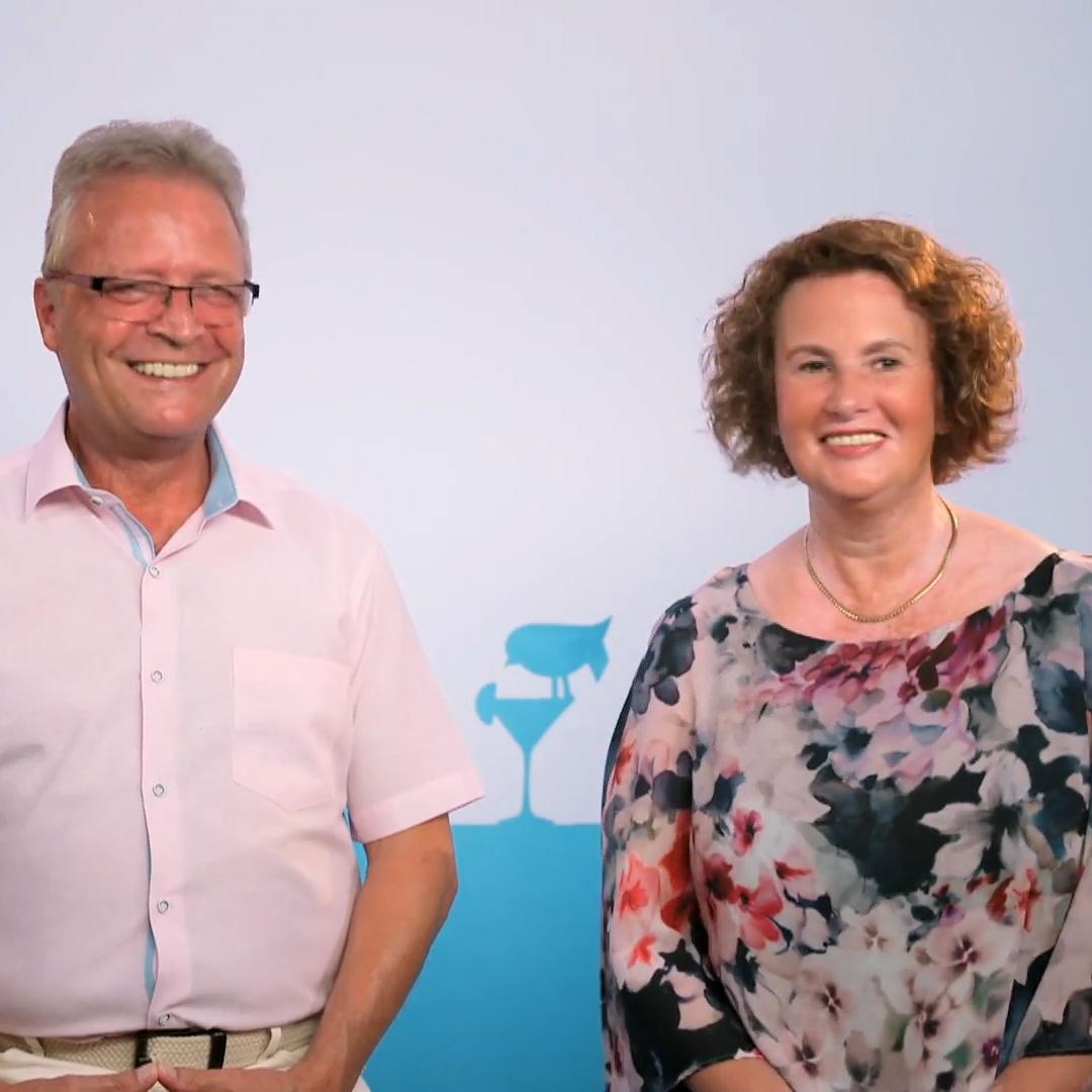 Angelika und Uli können den Campingwagen buchen
