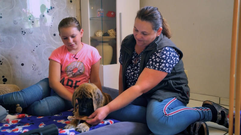 Bei der Erziehung von Lord, ist Frauchen konsequent