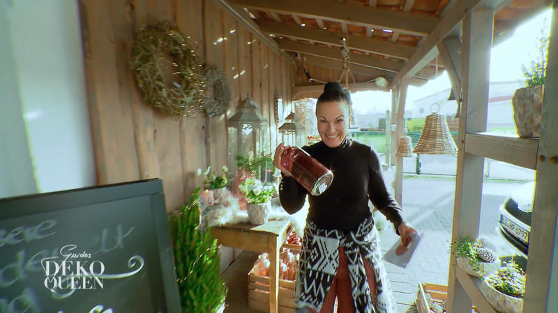 Kandidatin Jenny ist voll im Dekowahn