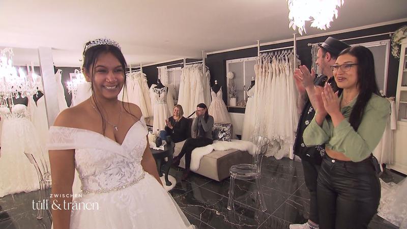 Hat Anisha ihr Traumkleid gefunden?