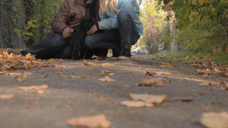 Isa geht zum ersten Mal Gassi