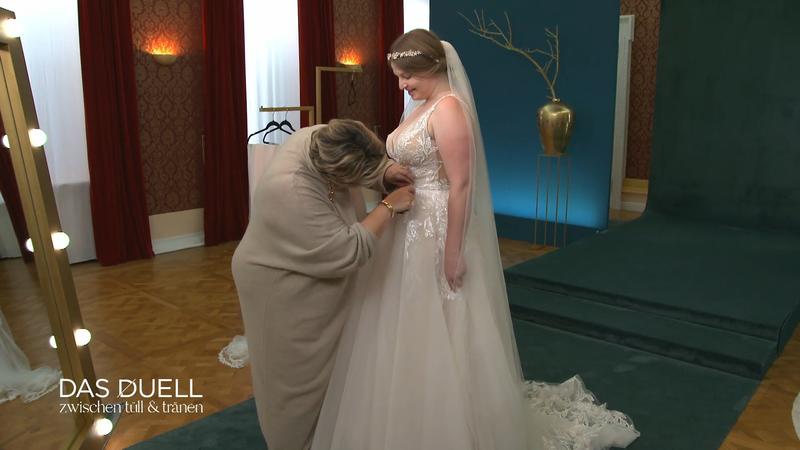 Vanessa geht mit der Schere ran