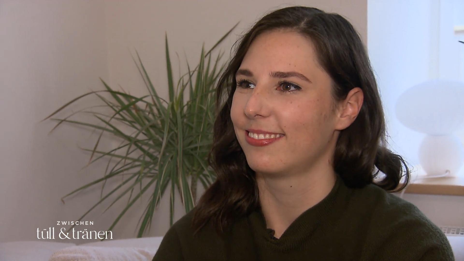 Lara sucht einen Zweiteiler für die Hochzeit