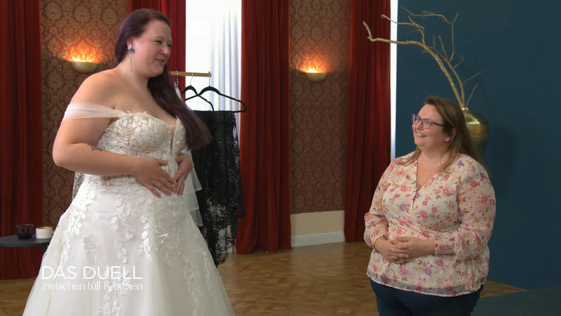 Wie gefällt Annalena ein ganz weißes Kleid?