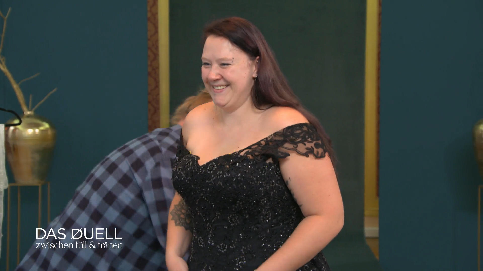 Annalena bekommt endlich ihr schwarzes Kleid