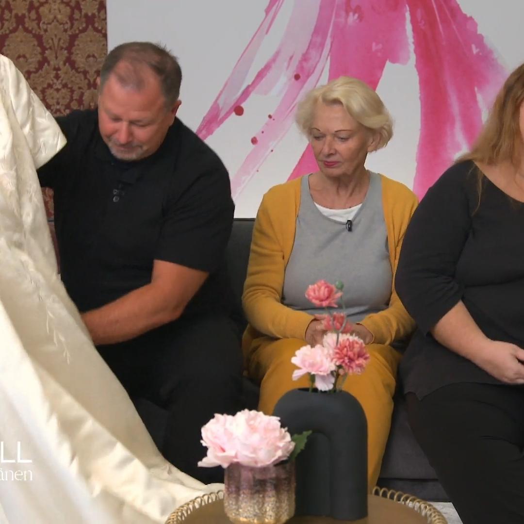 Erstes Hochzeitskleid als Negativ-Beispiel dabei