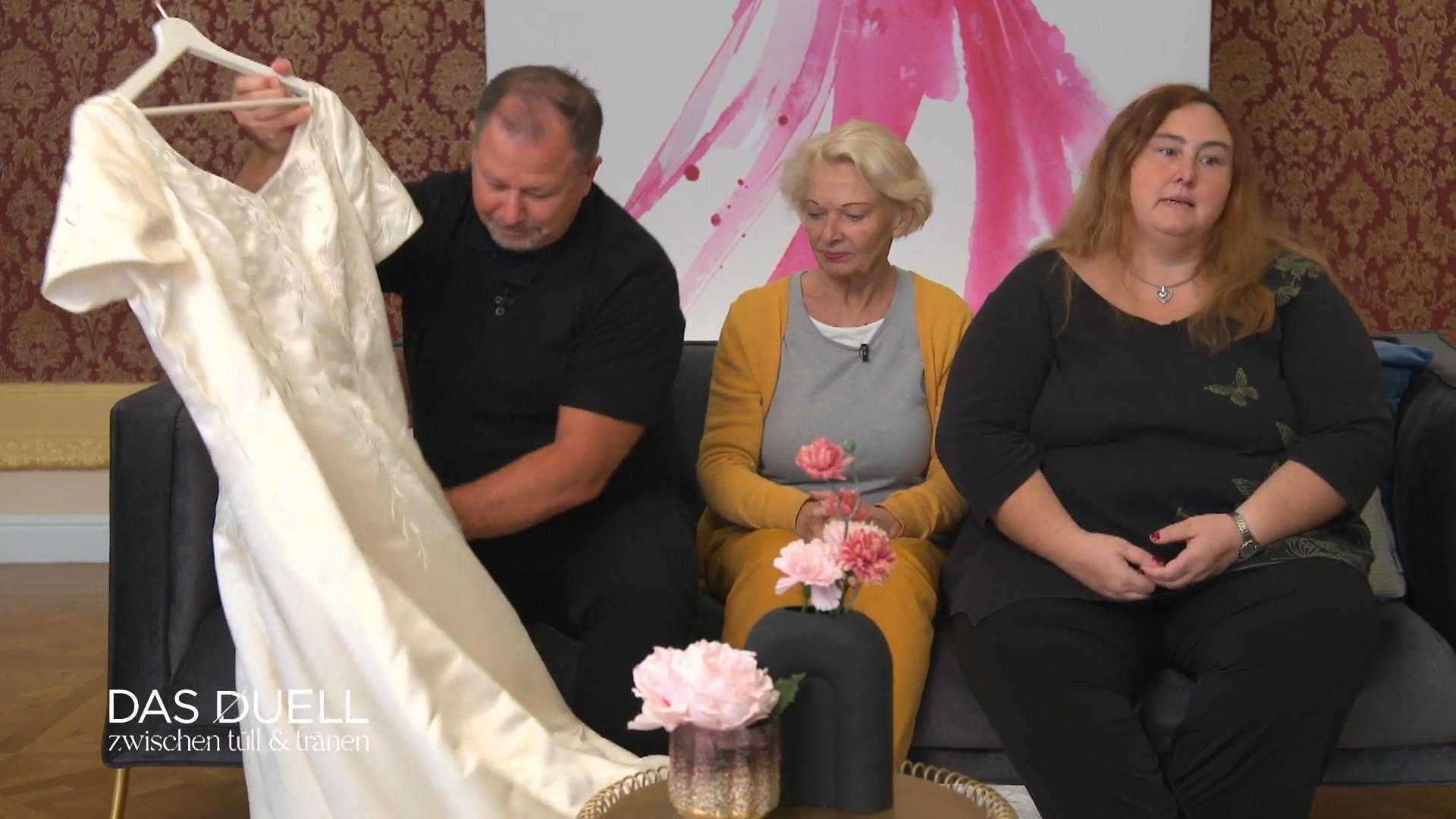 Erstes Hochzeitskleid als Negativ-Beispiel dabei