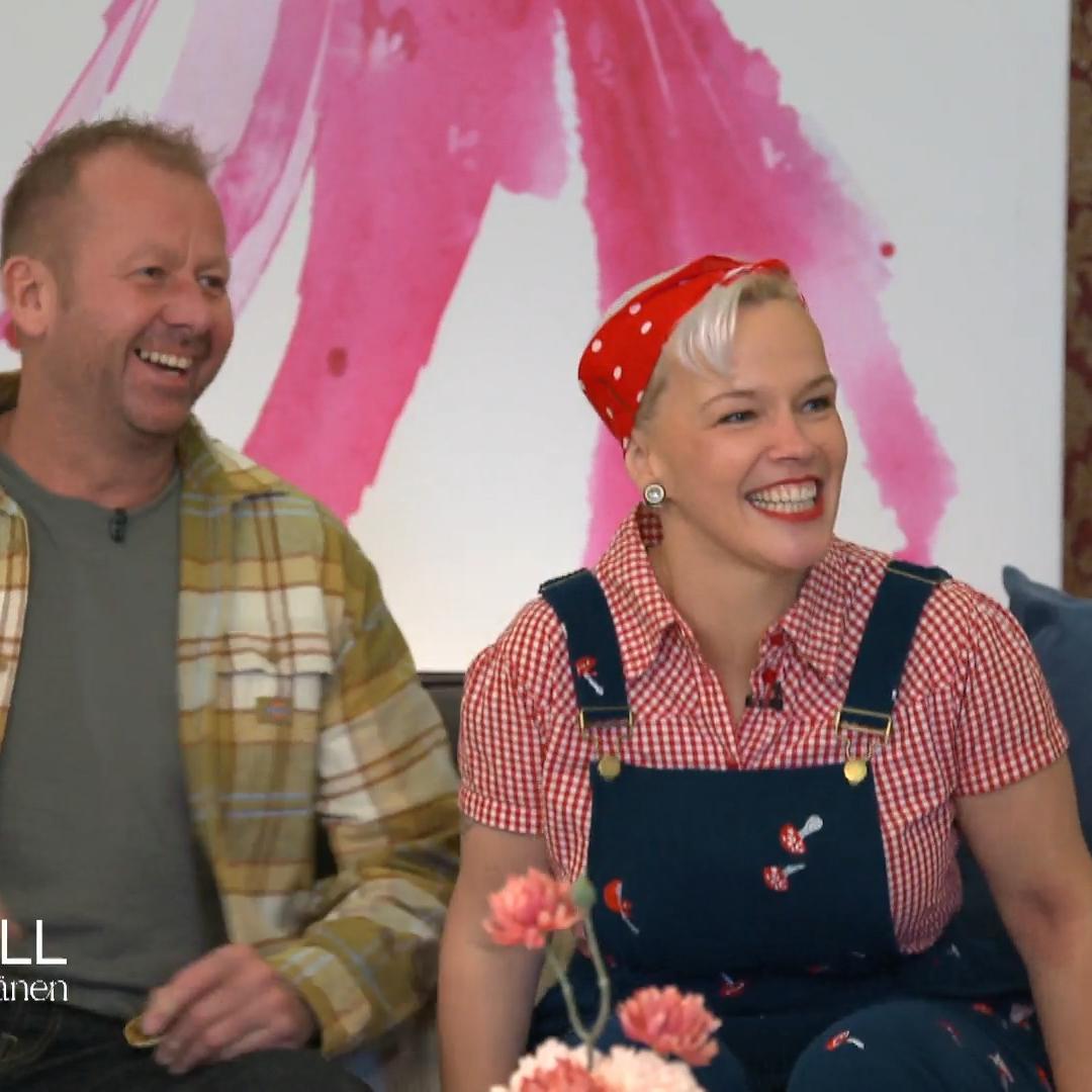 Braut Bea sucht mit ihrem Mann das perfekte 50er-Kleid