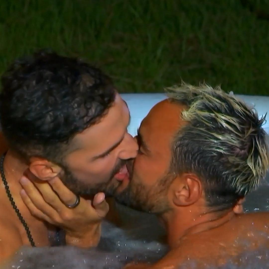 Armin und Peter lassen im Whirlpool nichts anbrennen