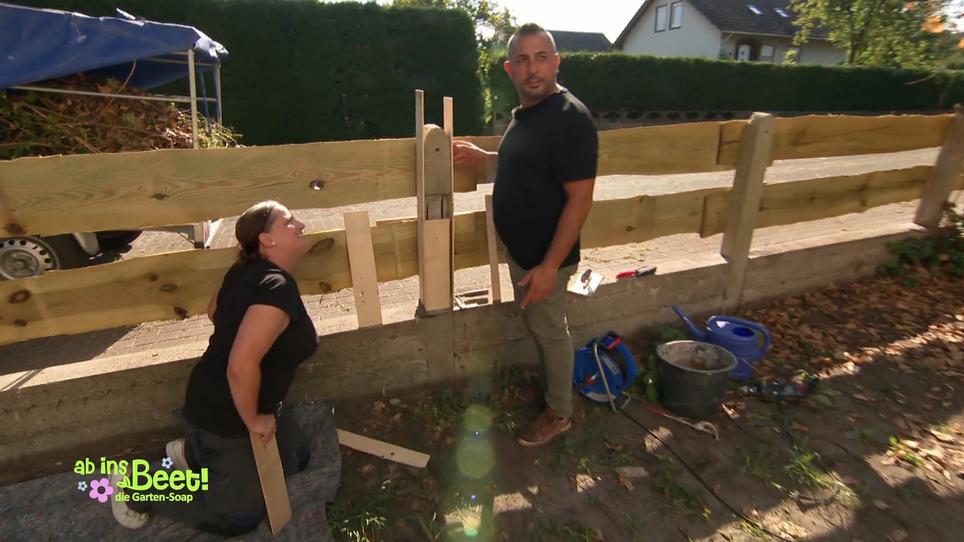 Ali und Daniela wollen einen schönen Vorgarten-Zaun bauen