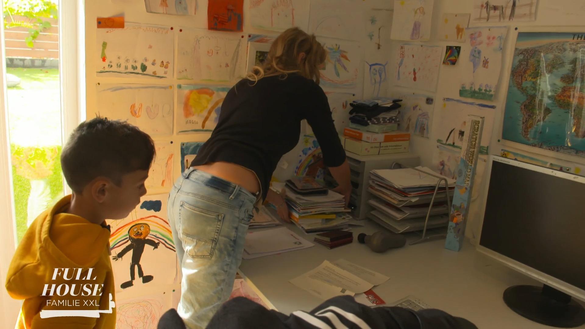 Carina übernimmt für vier Monate den Unterricht ihrer Kinder