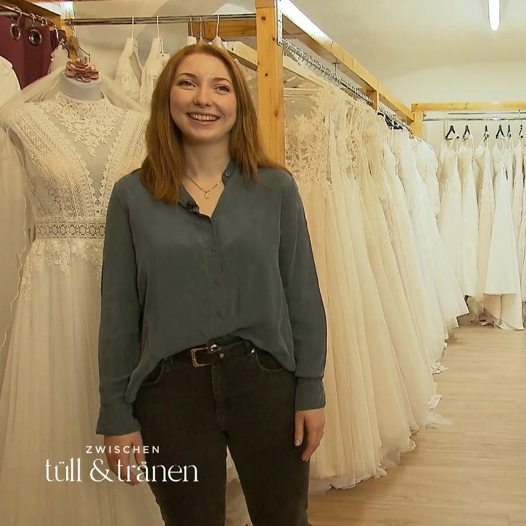 Der tiefe Ausschnitt und die Kirche