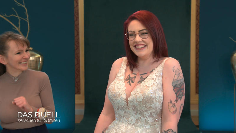 Bei der Anprobe wird sie dann doch emotional