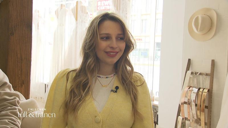 Die schwangere Alina sucht ein sexy Brautkleid