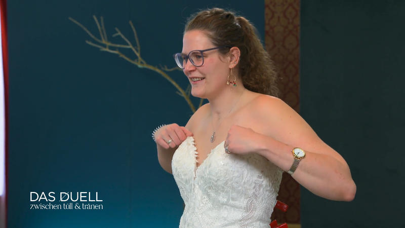 Gefällt Rebecca doch ein enges Kleid?