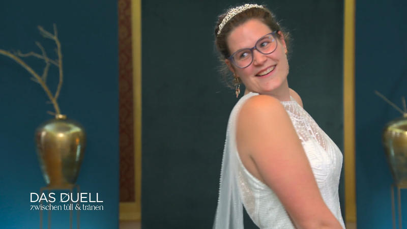 Rebecca strahlt in ihrem 20er-Jahre Glam