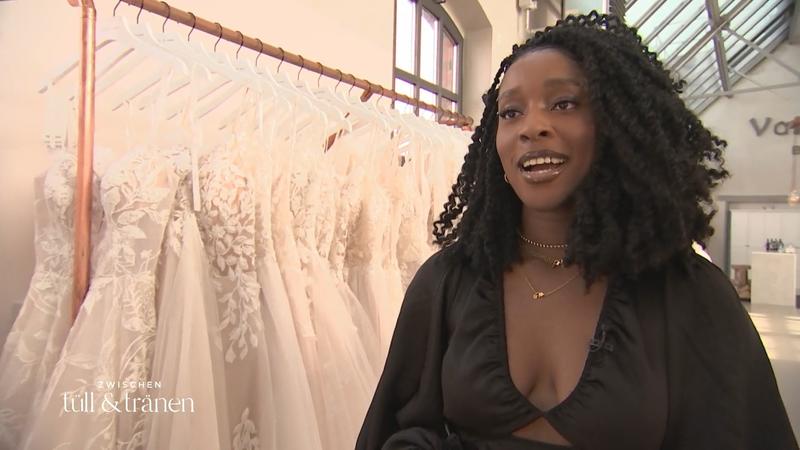 Das Brautkleid muss Esther überzeugen - und ihre Mutter!