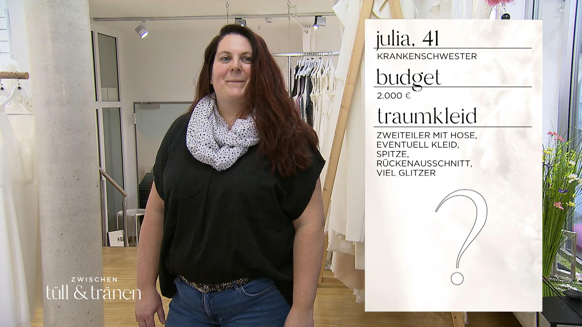 Wird Braut Julia ein Kleid anprobieren?