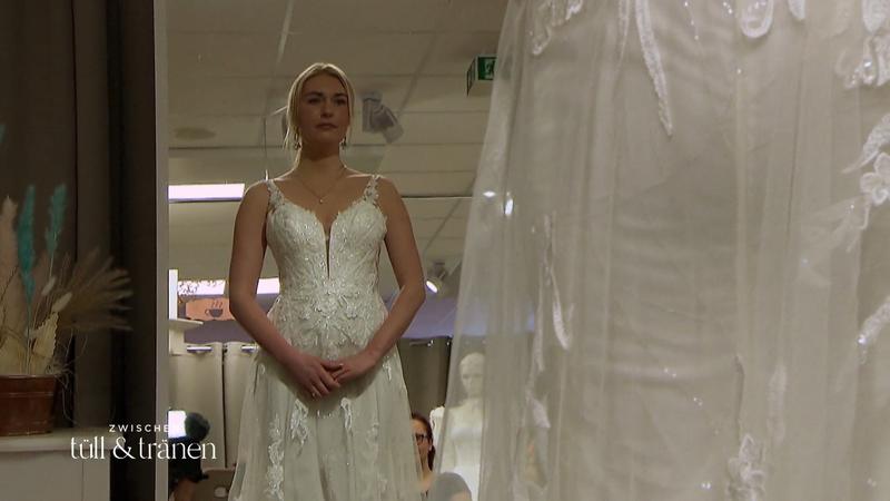 Wiete möchte ein neues Brautkleid haben