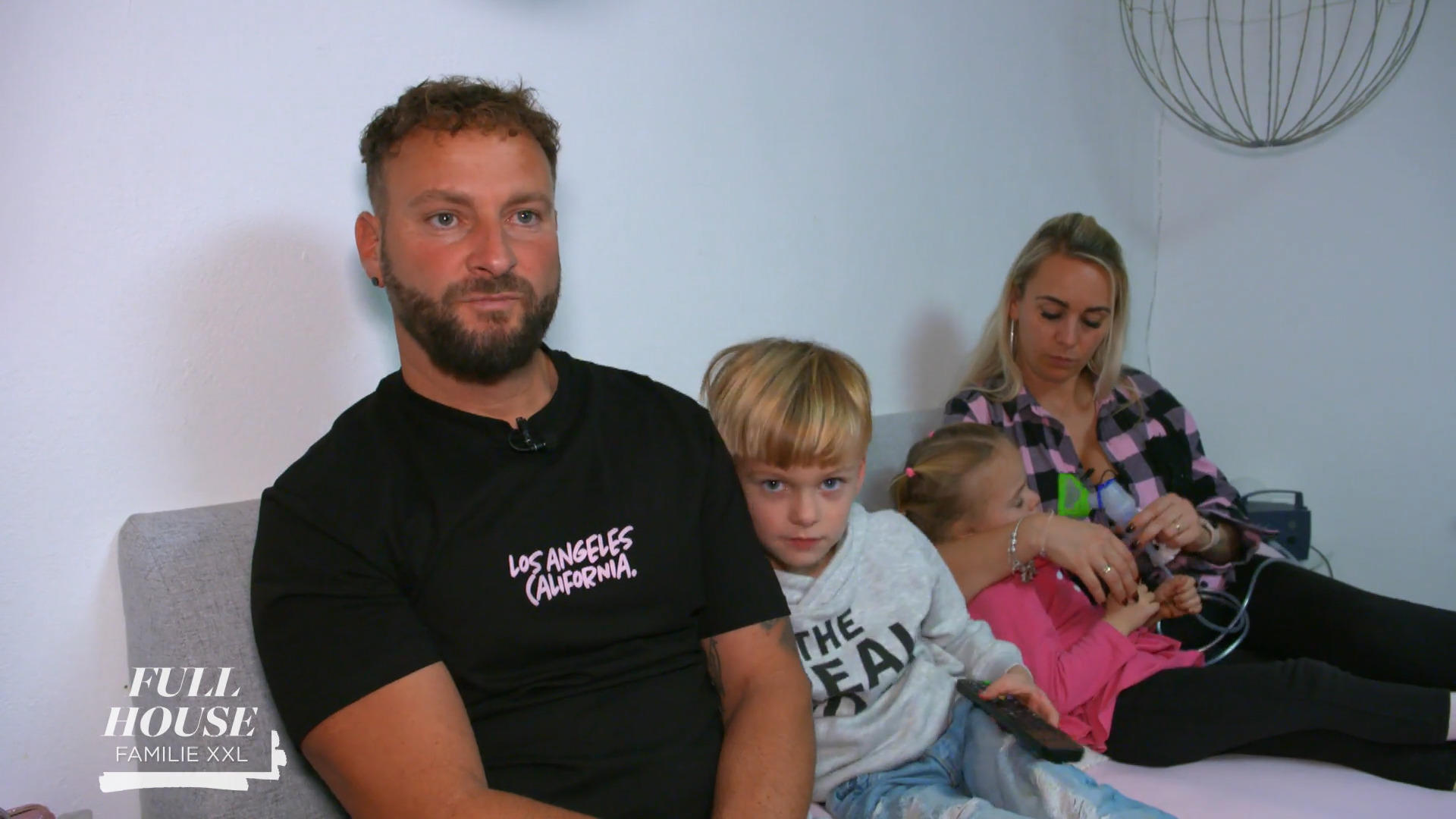Bettgehtzeit bei Familie Kusche: Kuscheln und verarzten