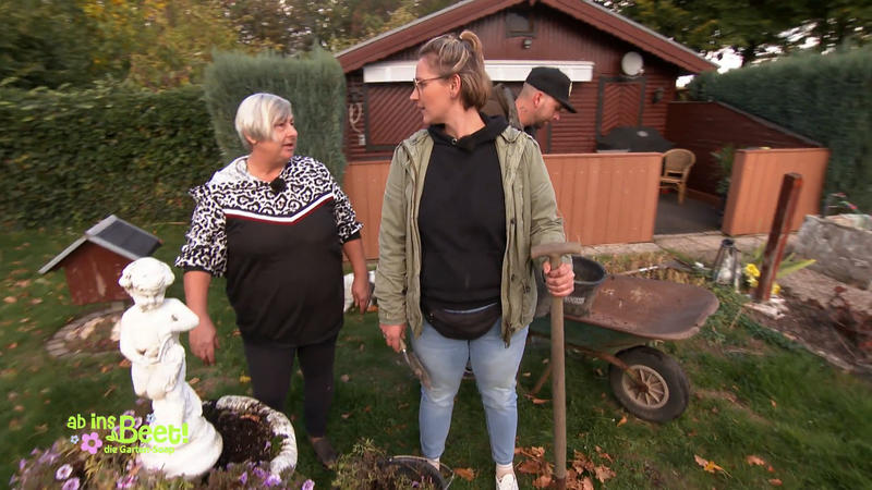Das Vertikalbeet wird bepflanzt