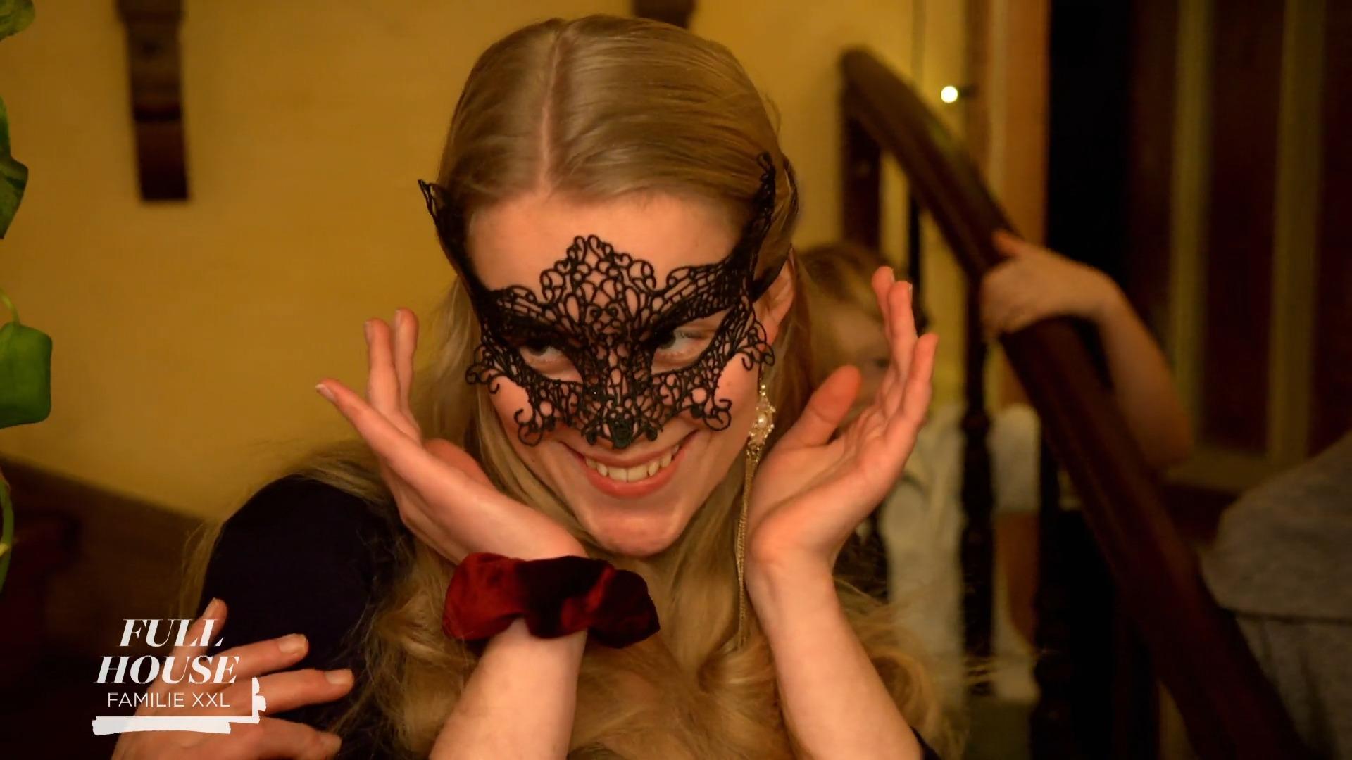 Familie Miller macht eine Masken-Party
