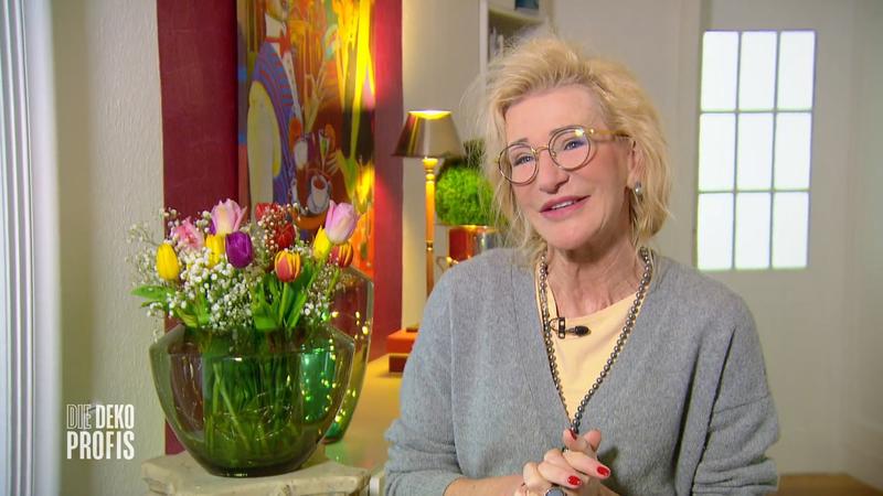 Claudia freut sich: Sie bekommt ein neues Schlafzimmer