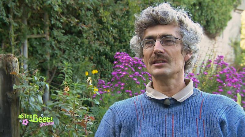 Rolf pflegt einen extravaganten Garten