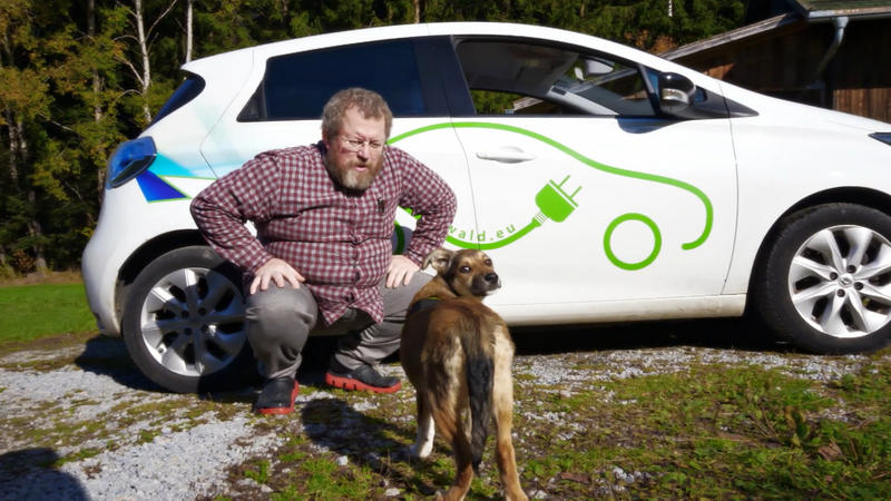 Lucy bringt frischen Wind in Mutter-Sohn Haushalt