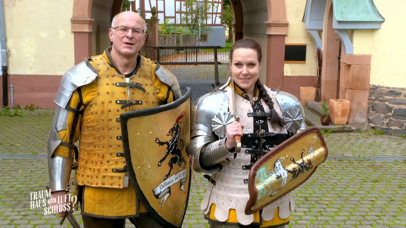 Axel und Nicole sind Mittelalterfans mit eigenem Schloss