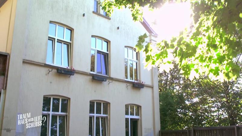 Angelina und Markus bauen eine alte Schule um