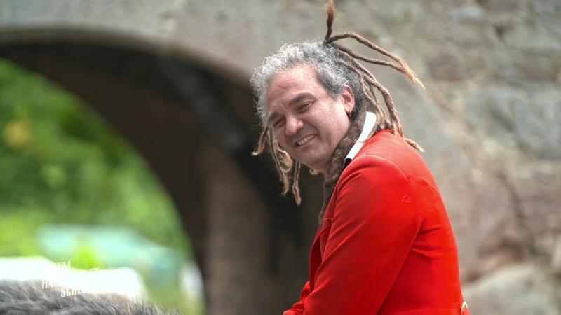 Prinz Chaos II hat ein Schloss gekauft