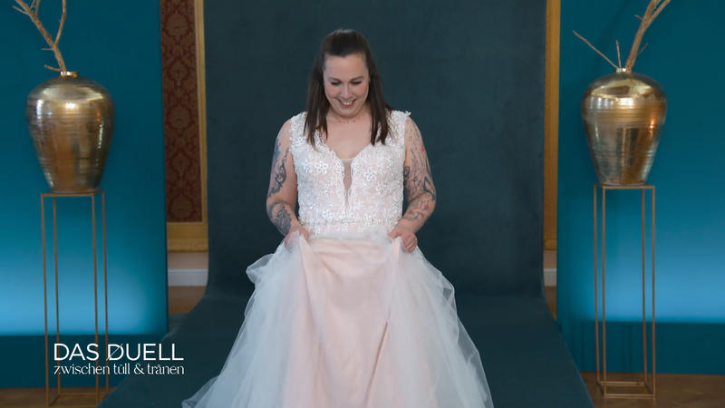 Kann ein Kleid im Rosa-Ton Braut Shinta überzeugen?