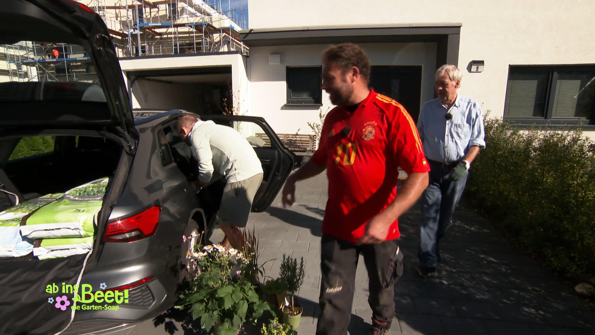 Neue Pflanzen für das Hochbeet