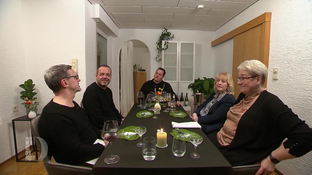 Wer Ist Der Profi Beim Perfekten Dinner Bereits am vierten Tag beim "perfekten Dinner" sind sich die Gäste