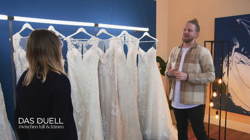 Mit langer Schleppe erobert Hannes Marina sofort