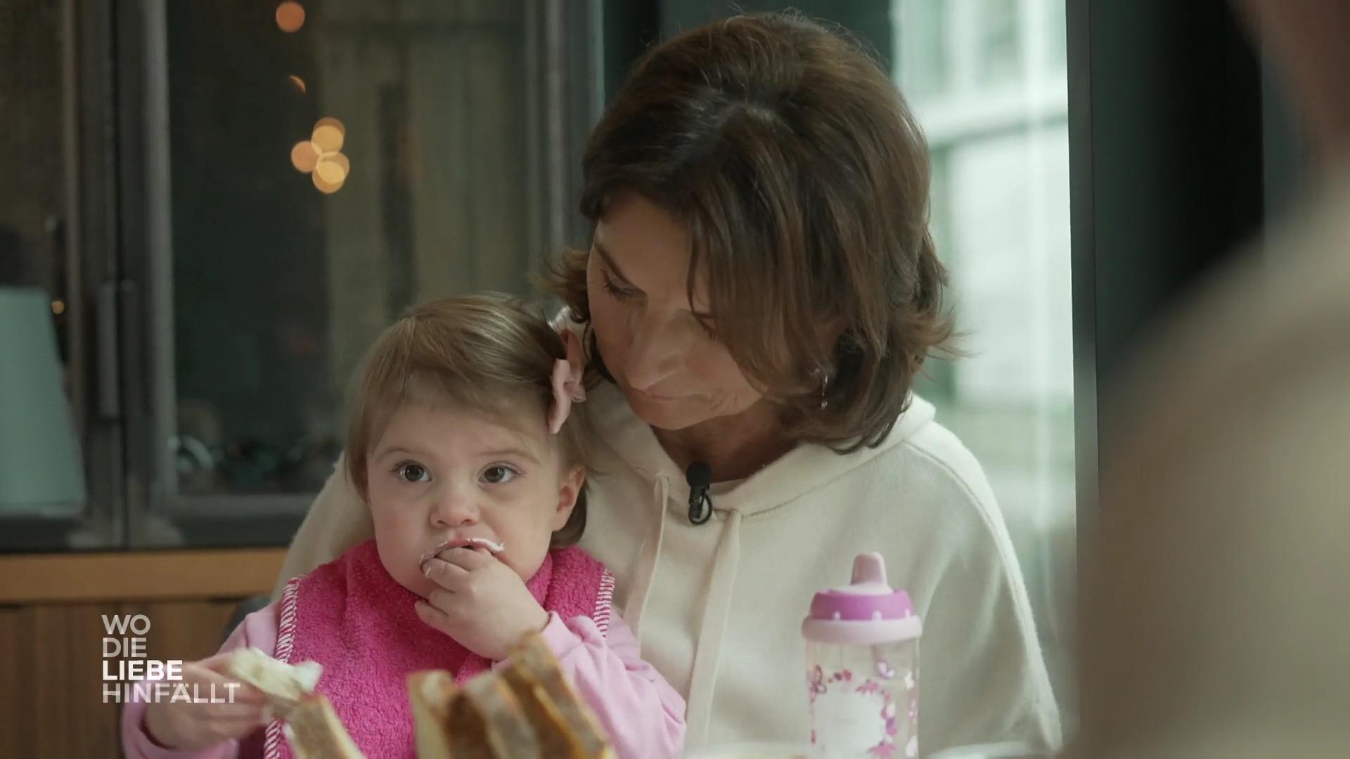 Claudia Obert mit Patenkind Emilia