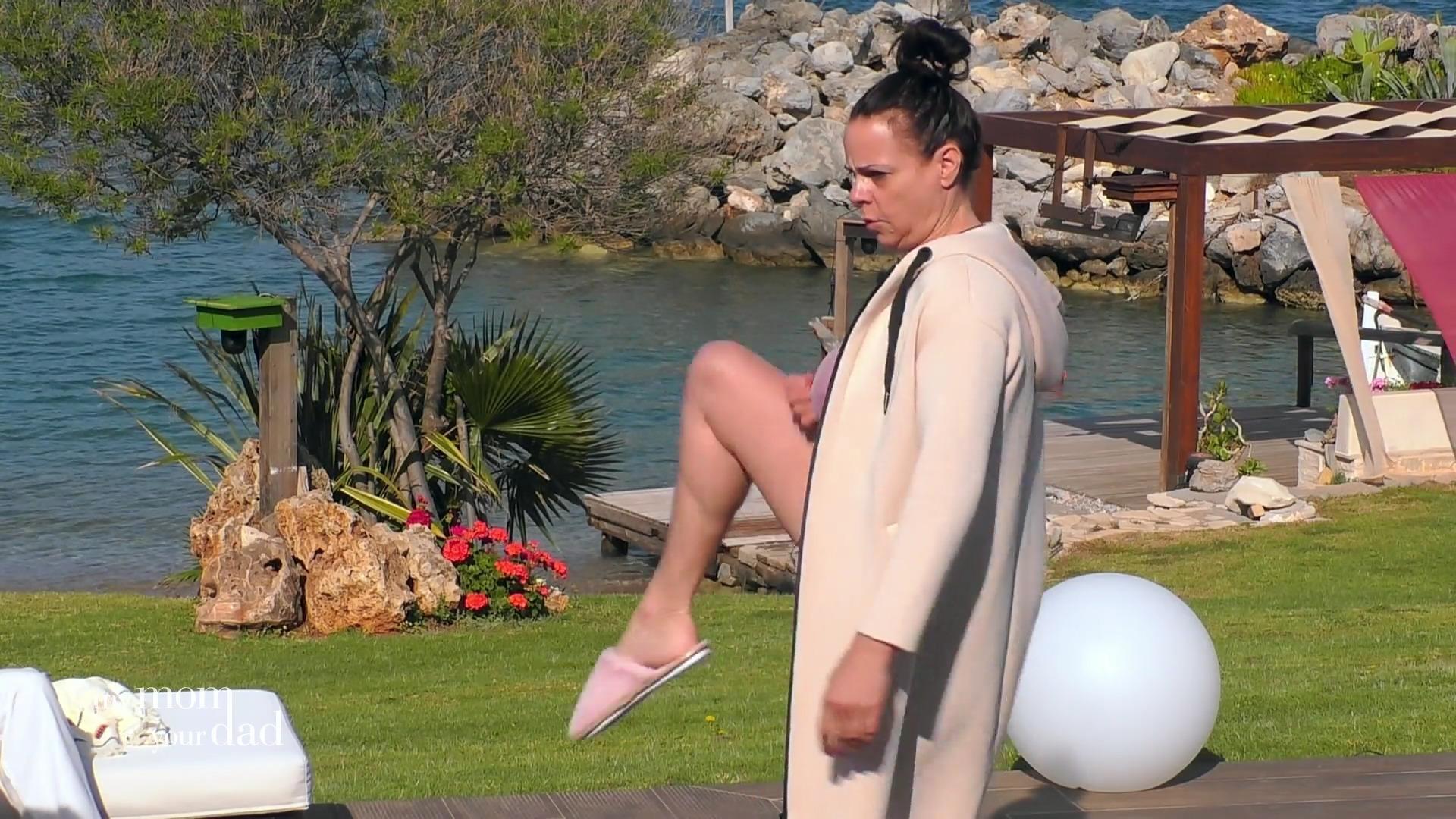 Anja kann wunderbar auf einem Bein stehen