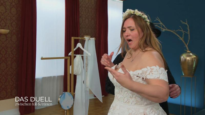 Dieses Kleid fordert seinen Tribut