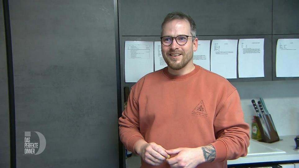 Olli hat zahlreiche Spickzettel vorbereitet