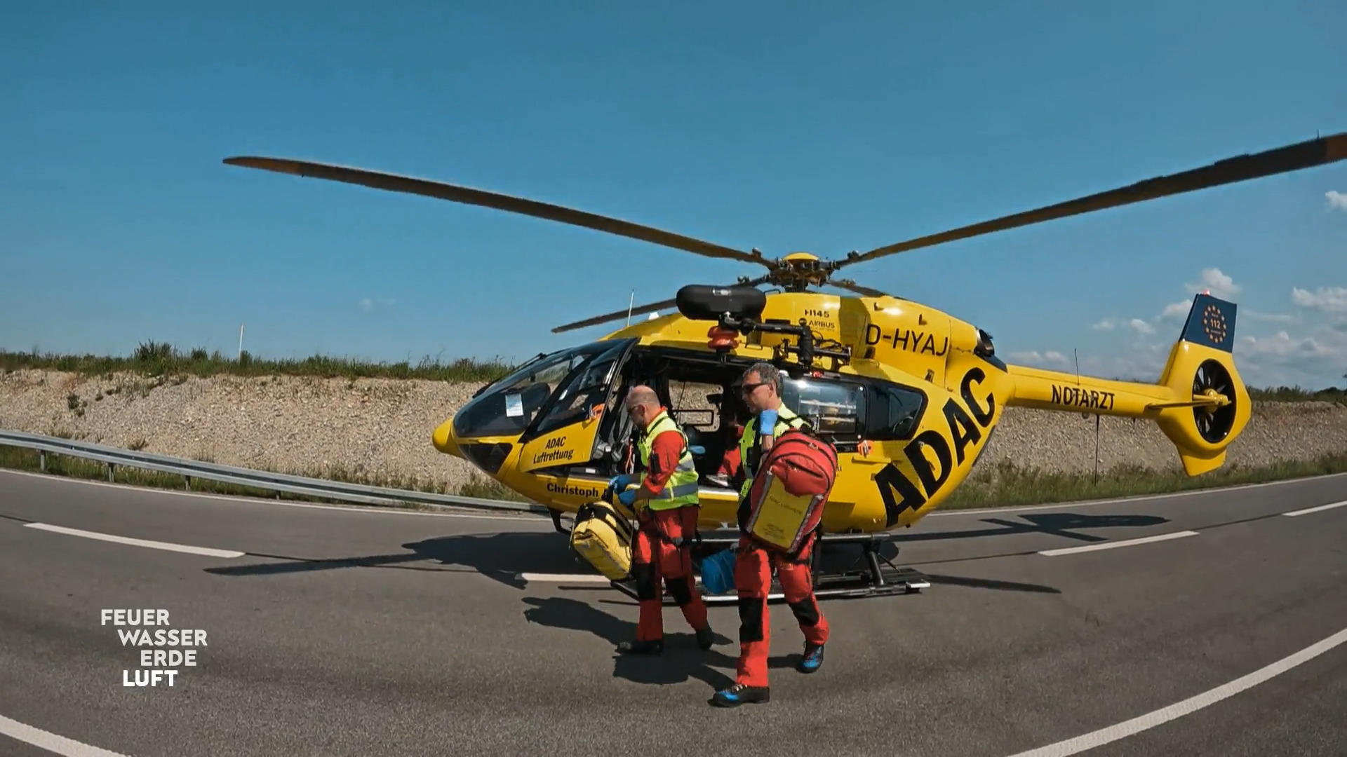 ADAC Luftrettung unterwegs zum Motorradunfall